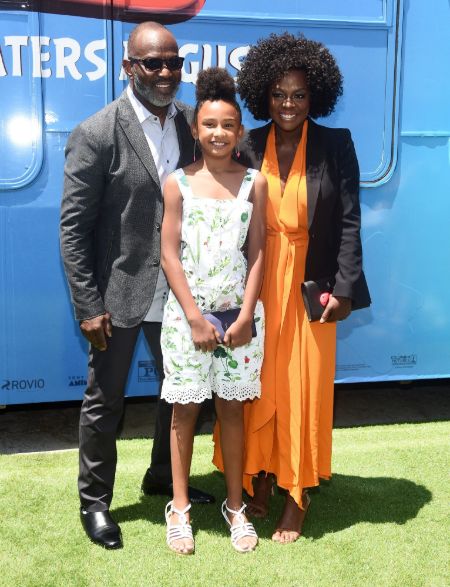 Genesis Tennon Lives a Single Life.